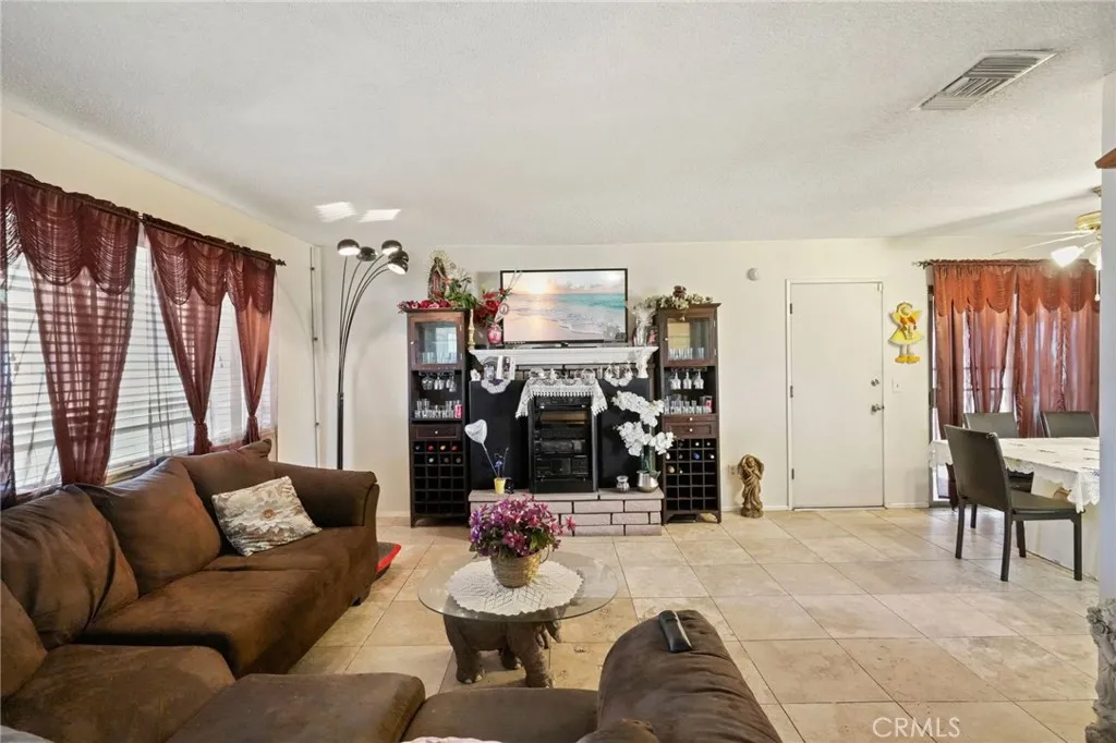 17208 Rawhide Avenue, Lake Los Angeles, CA 93591 - Photo 4 of 20, Lake Los Angeles, CA