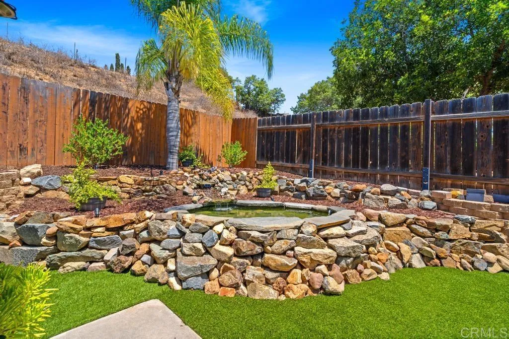 https://cdn.realtyfeed.com/cdn/127/306515523/50d8e8371cef5538446a4025cbd462e6.webp