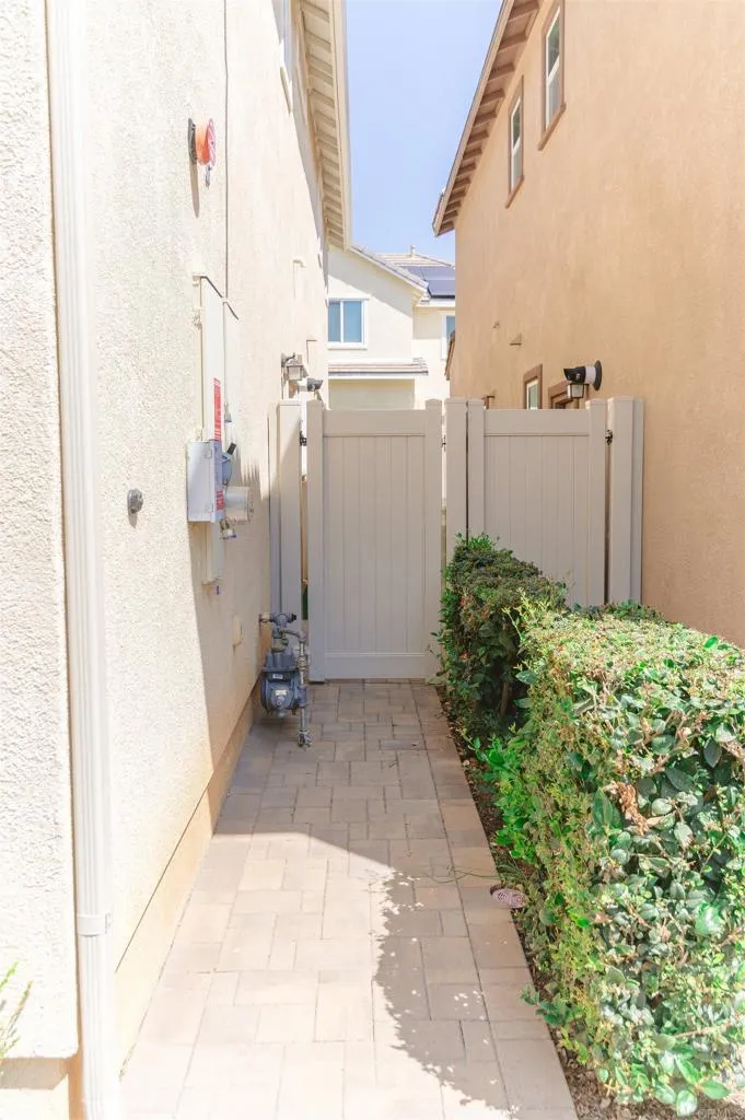 https://cdn.realtyfeed.com/cdn/127/306515540/70fadcad8b6f848f4ca94a2a5bfefcf8.webp