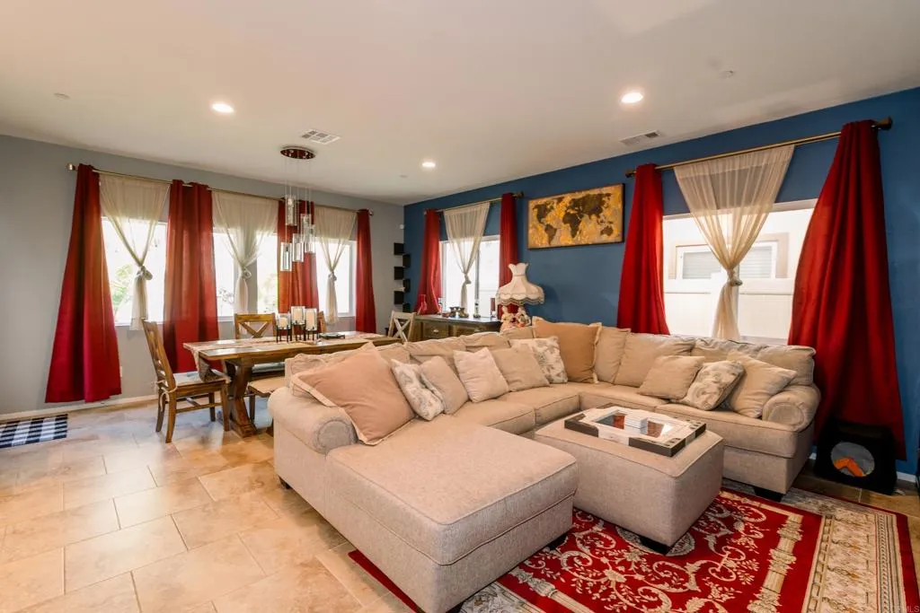 https://cdn.realtyfeed.com/cdn/127/306515540/fe47e3ec1c65a9eef08744bdc954ed05.webp