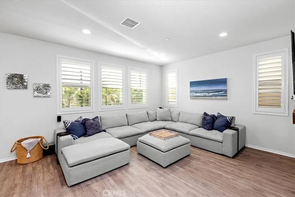 https://cdn.realtyfeed.com/cdn/127/306515545/5910d7bd79af738f6ee6334792ade656.webp