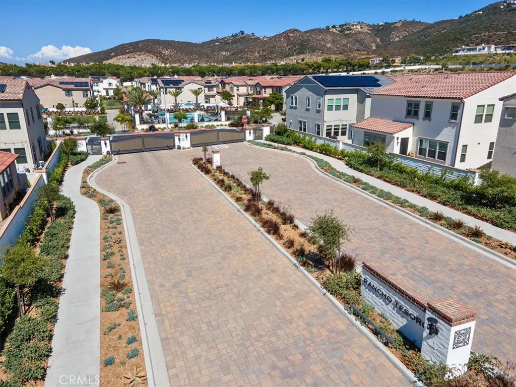 https://cdn.realtyfeed.com/cdn/127/306515545/e1b0ea032d4e4ae3de2ee33bd7e128be.webp