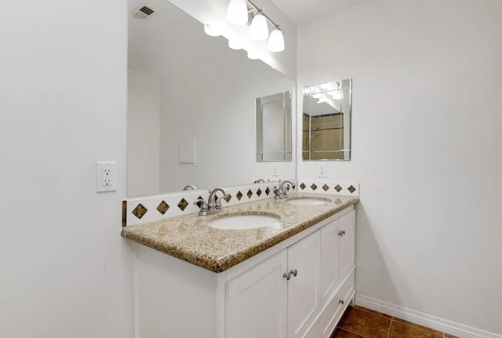 https://cdn.realtyfeed.com/cdn/127/306515631/13b33cf9a9b07b42625925c144efedf8.webp