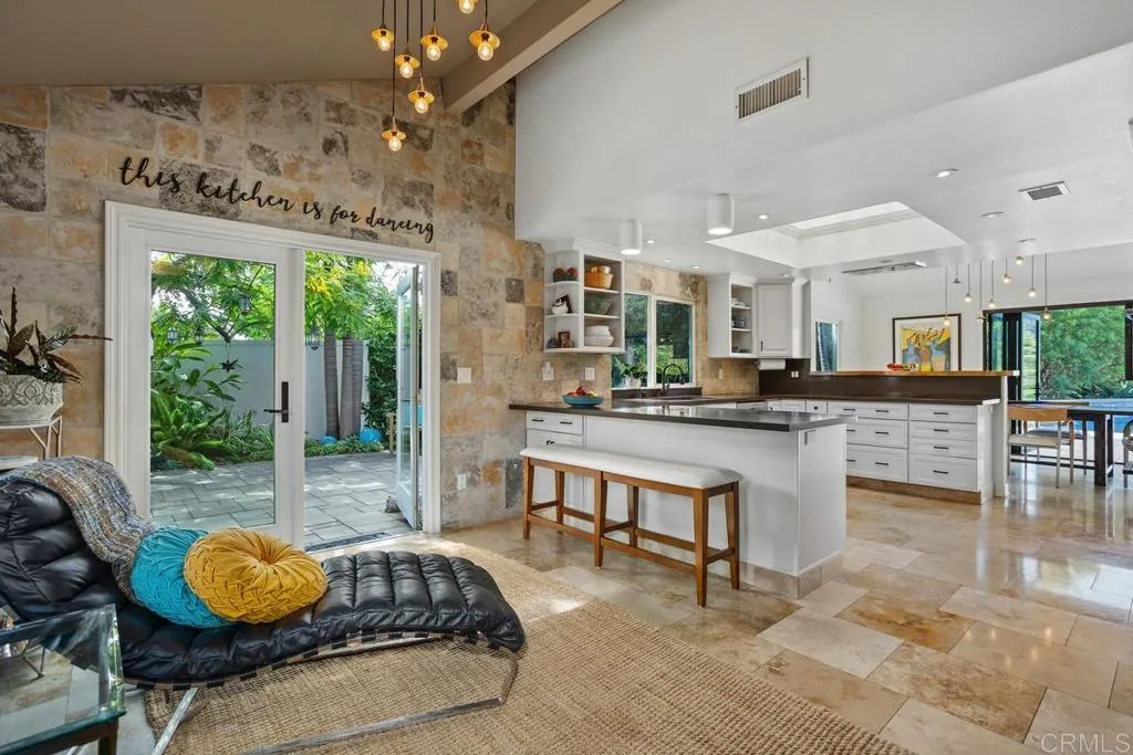 https://cdn.realtyfeed.com/cdn/127/306515637/c8cbae81d032ae3f00532a2c75f164df.webp