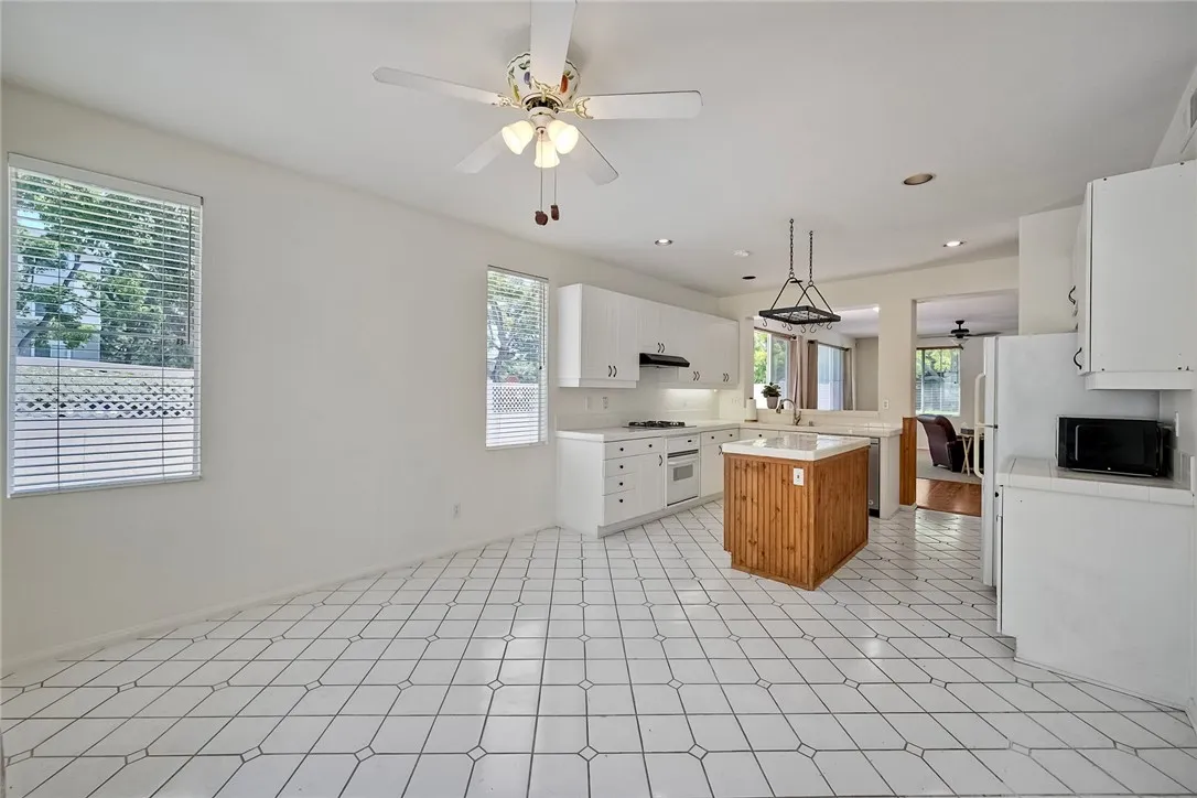 Photo #10: SB25180541 Listing: Photo #10