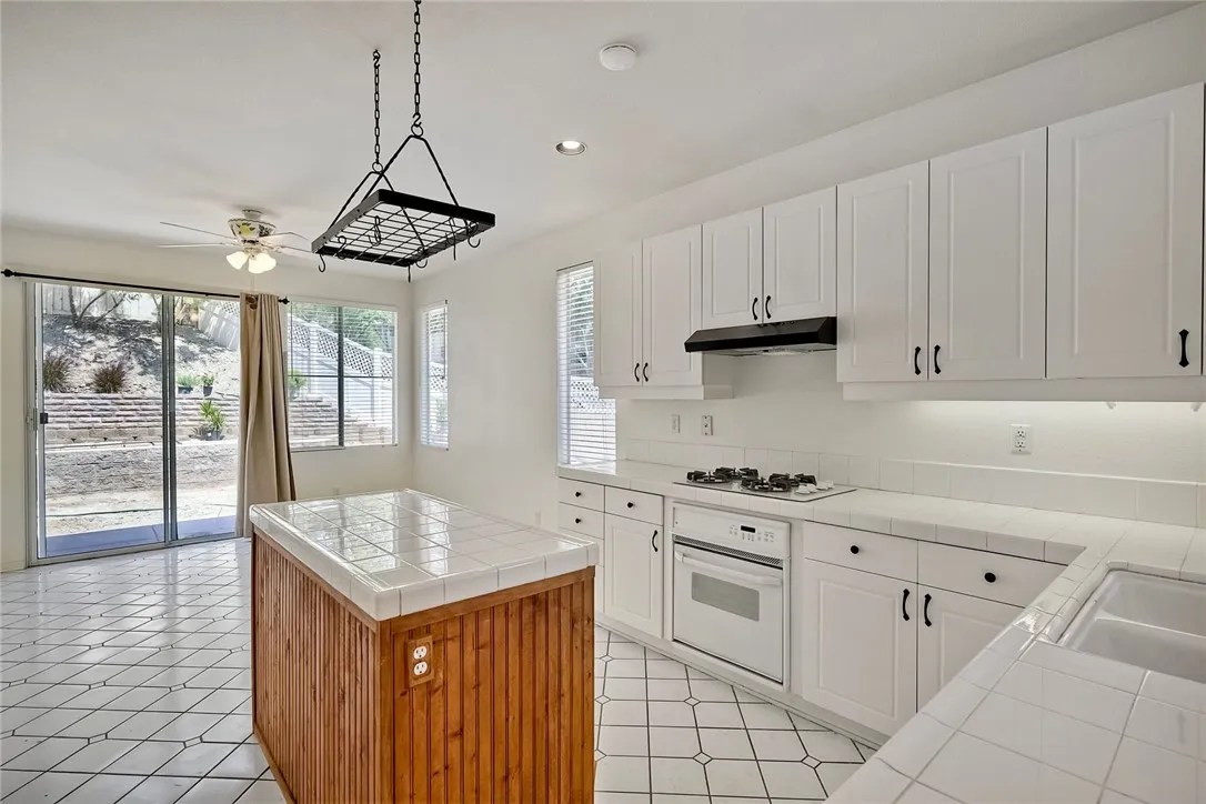 Photo #9: SB25180541 Listing: Photo #9