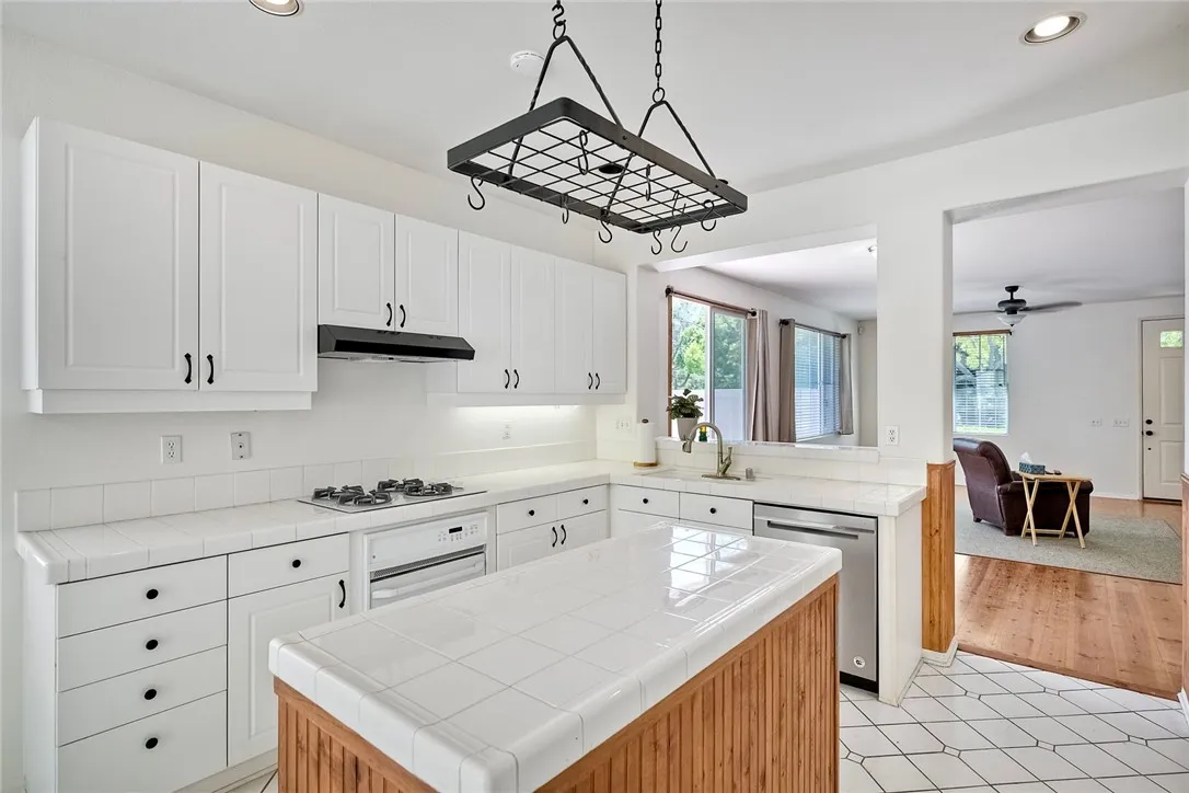 Photo #13: SB25180541 Listing: Photo #13