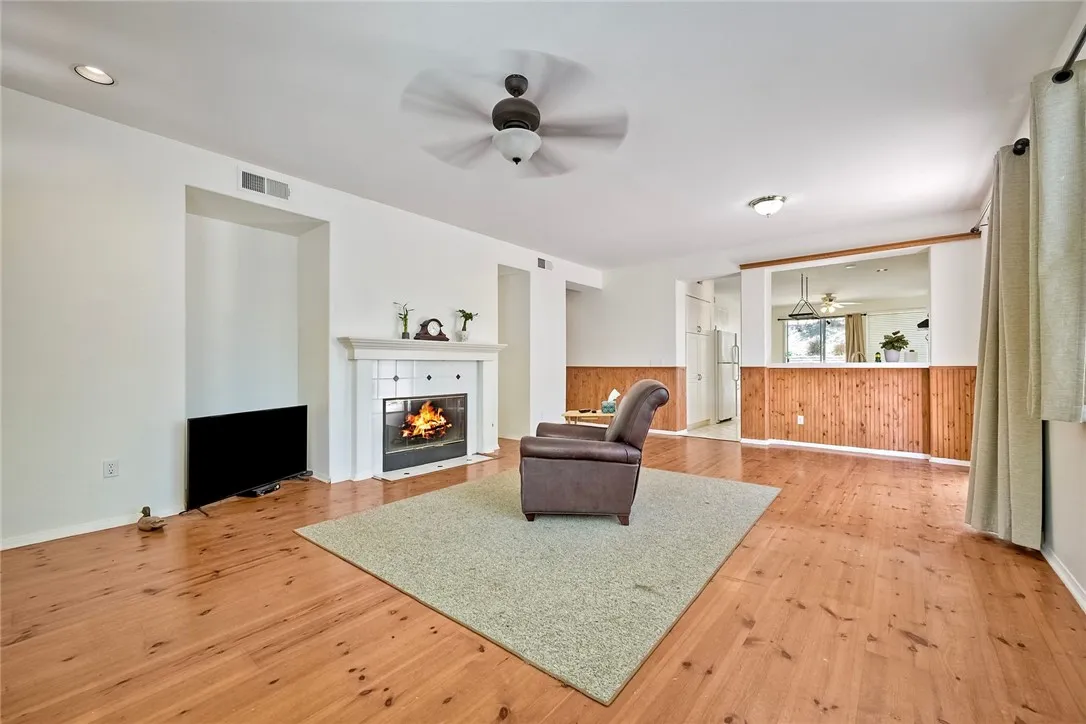 Photo #6: SB25180541 Listing 