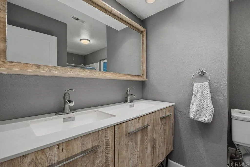 https://cdn.realtyfeed.com/cdn/127/306515768/38596dd3b8d375ed7f88f6f52334a67d.webp