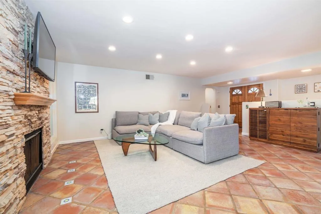 Photo #5: NDP2507903 Listing 