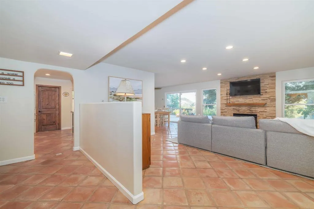 Photo #3: NDP2507903 Listing 