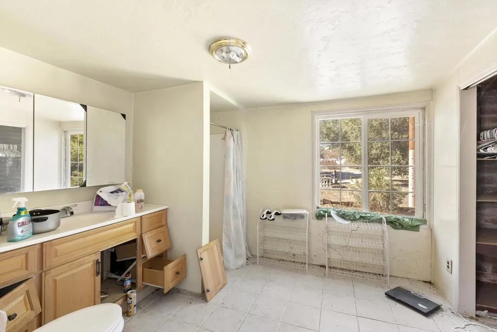 https://cdn.realtyfeed.com/cdn/127/306515976/587cd0e92acb114c5900d9e659621967.webp