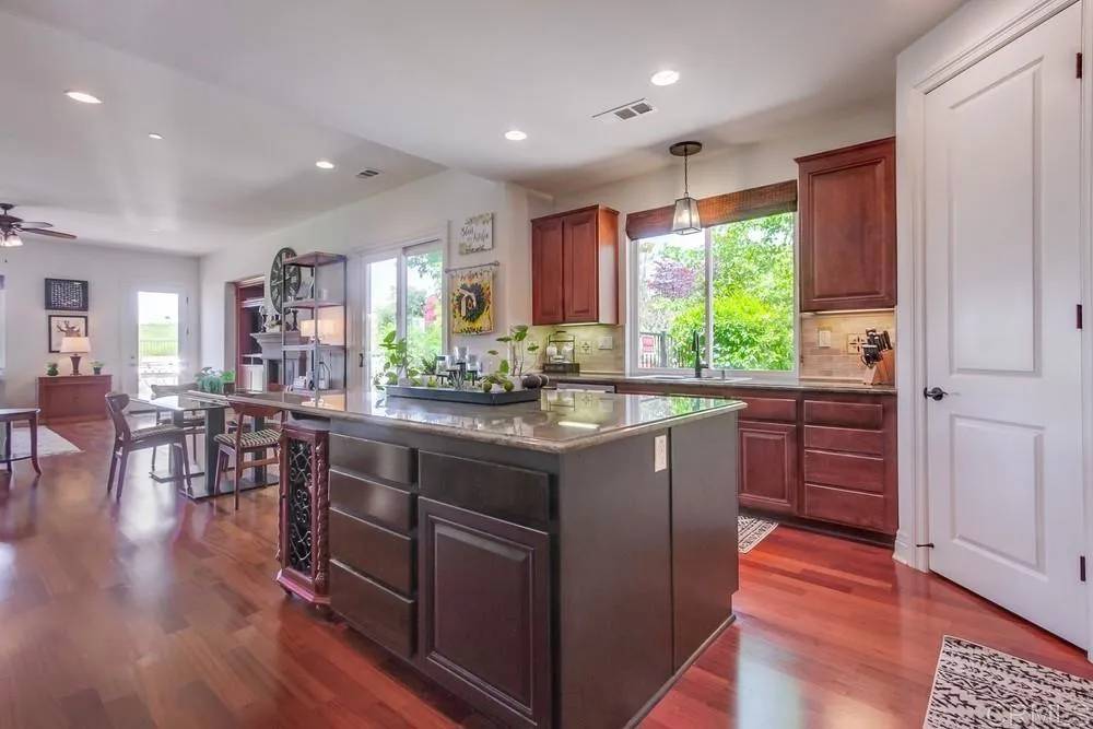 https://cdn.realtyfeed.com/cdn/127/306516180/0eae6e727b549a50ecaac11655a8b074.webp