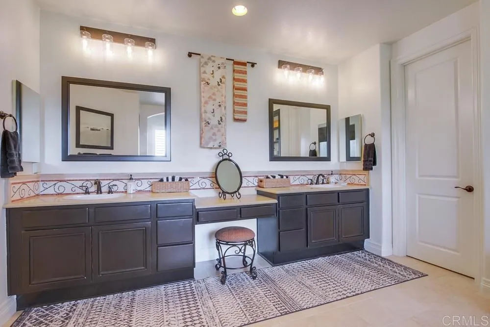 https://cdn.realtyfeed.com/cdn/127/306516180/8aaa46d0074697ec87b94972f747bccb.webp