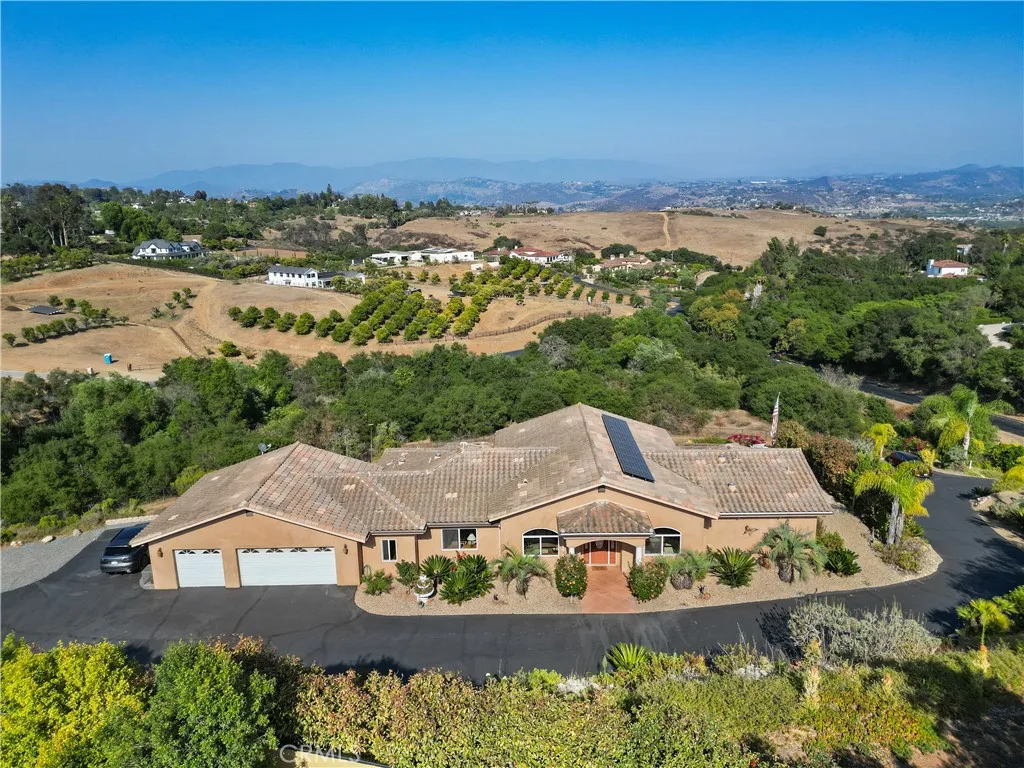 https://cdn.realtyfeed.com/cdn/127/306516204/09f2bc6ff293494908da4f5546d10487.webp