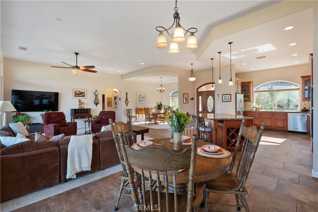 https://cdn.realtyfeed.com/cdn/127/306516204/8be4ddd7c116097b898792316237838a.webp