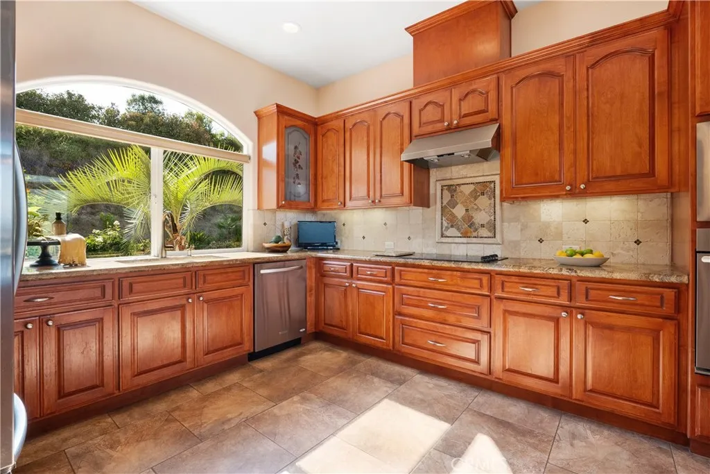https://cdn.realtyfeed.com/cdn/127/306516204/f4e307bcf91c48f8408846d93351dc8d.webp