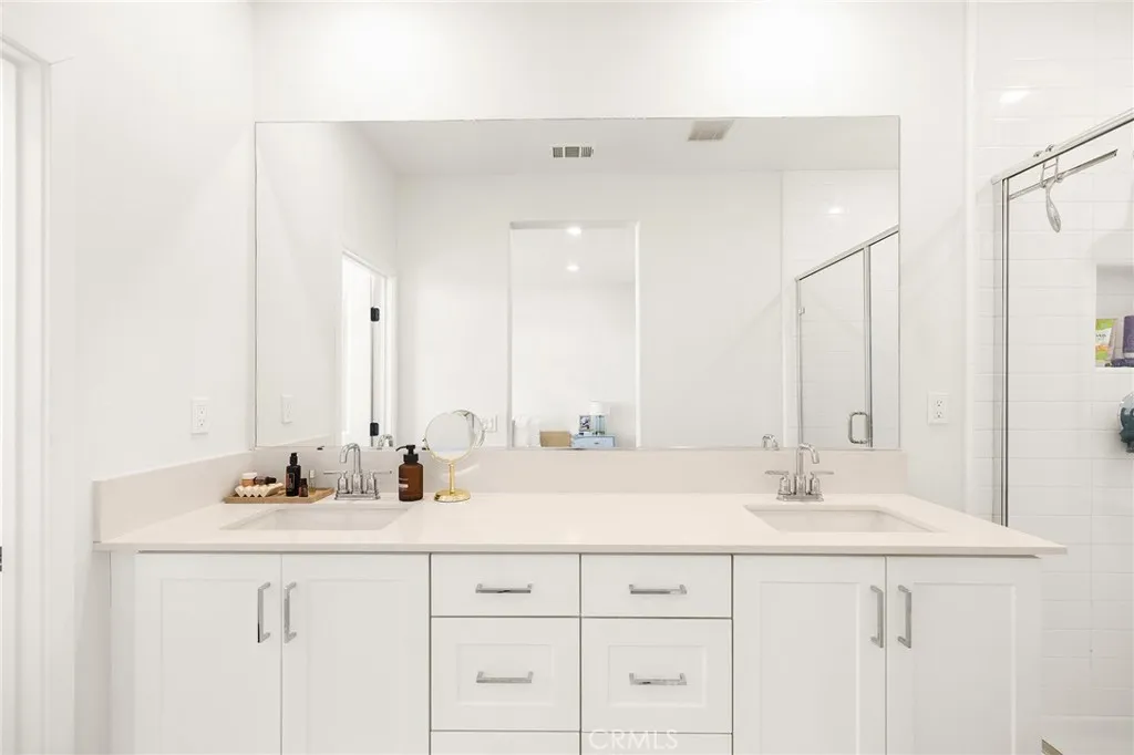 https://cdn.realtyfeed.com/cdn/127/306516311/03e529c30805368041454e400cec0daa.webp