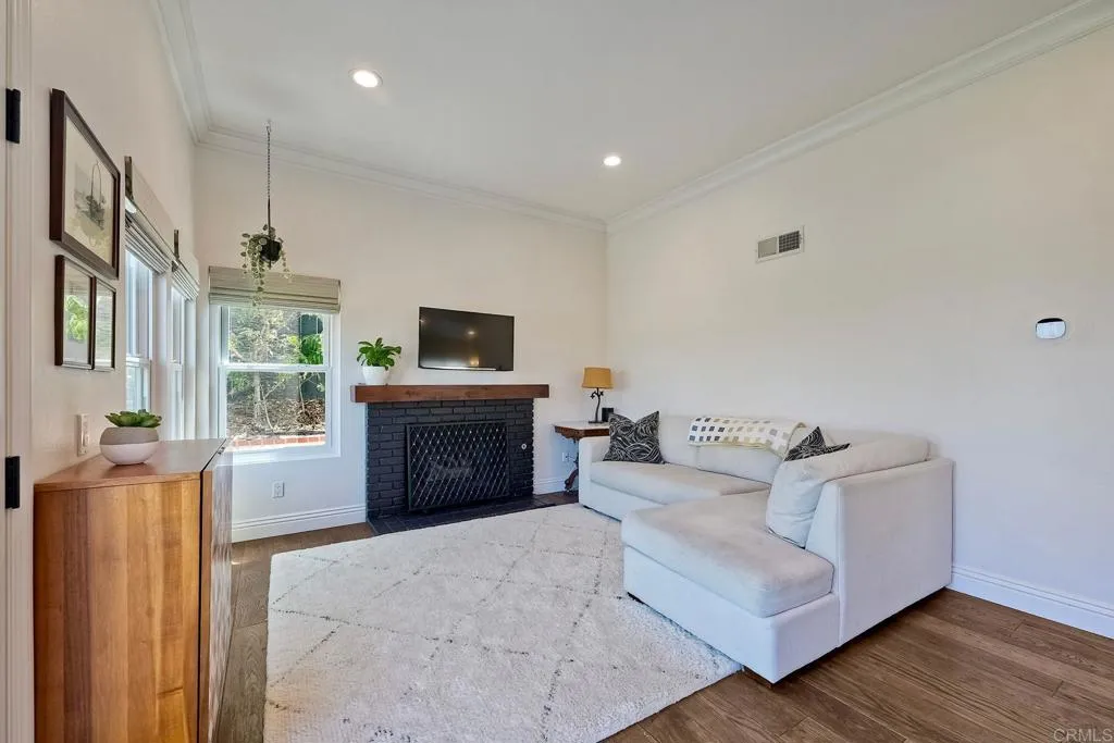 https://cdn.realtyfeed.com/cdn/127/306516439/f6d39c90798ae54c881510f258f6eb57.webp