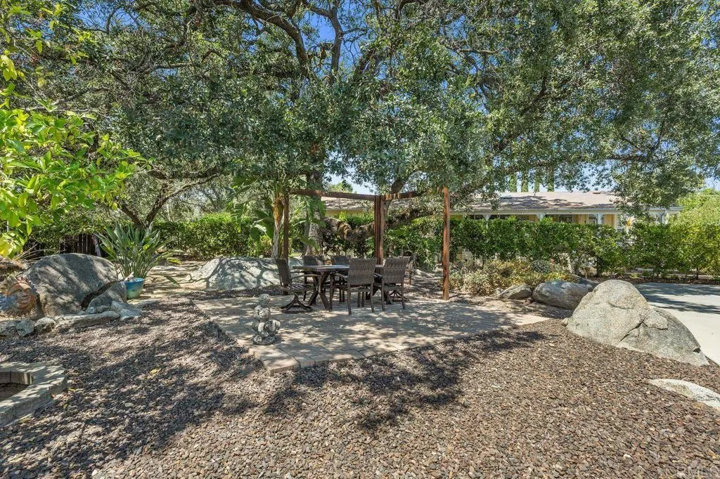 https://cdn.realtyfeed.com/cdn/127/306516458/327f2fe38c0be91f70edbe50cc51e19e.webp
