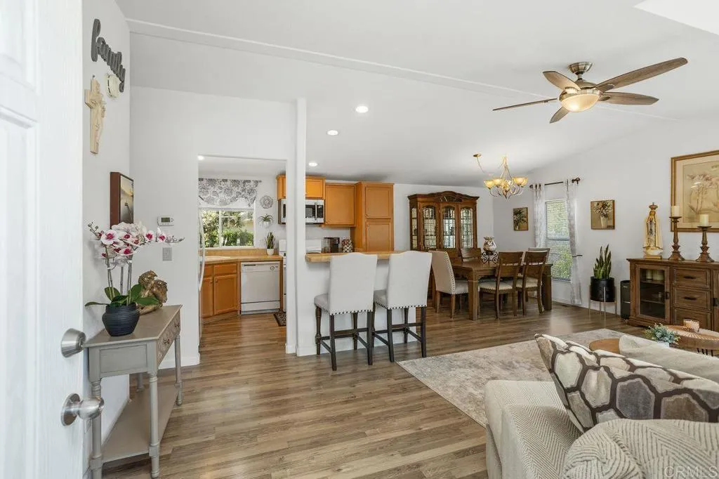 https://cdn.realtyfeed.com/cdn/127/306516458/41b24f85b9fcba9b8454e636066bda23.webp