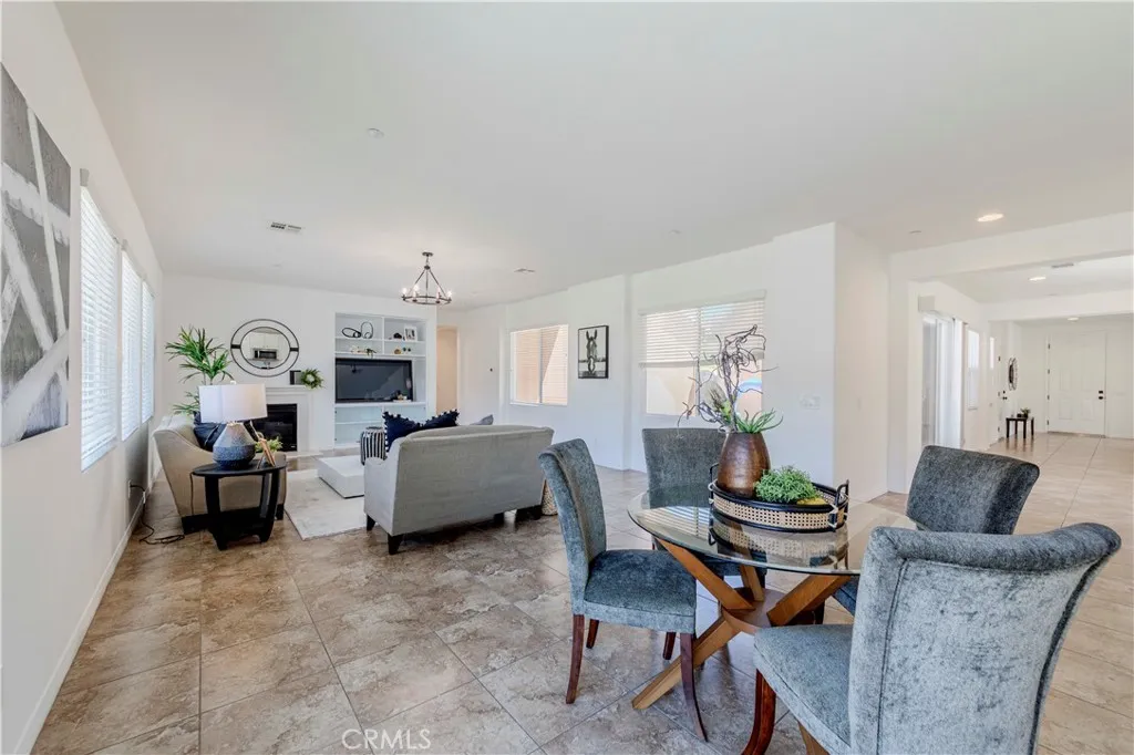https://cdn.realtyfeed.com/cdn/127/306516488/940d70faa68030cbf9eabd8a0e509d42.webp