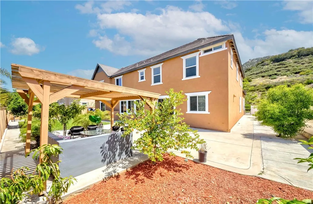 https://cdn.realtyfeed.com/cdn/127/306516488/9fc8909d8ce1b84caee583415106b66b.webp
