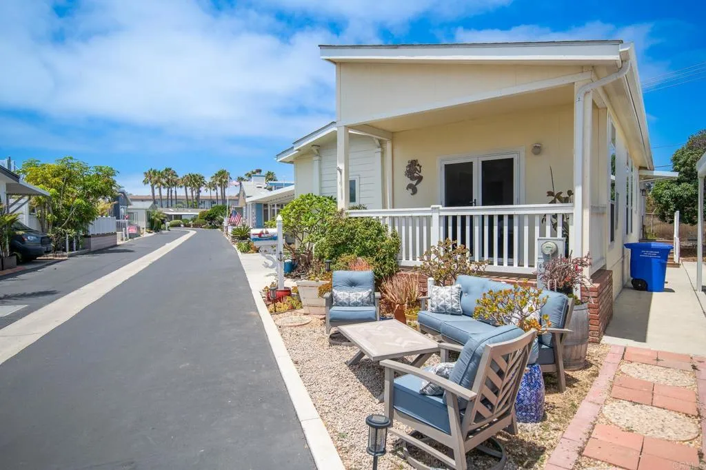 https://cdn.realtyfeed.com/cdn/127/306516573/19228e0243ce1e7059b7218eaf0349a4.webp