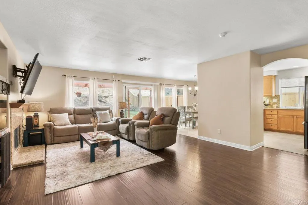 https://cdn.realtyfeed.com/cdn/127/306516585/0d629c4214d774f4f3bb93614730af3b.webp