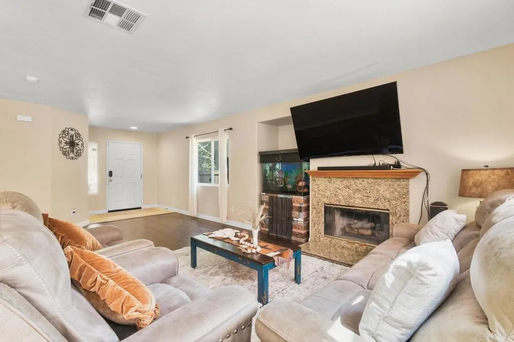 https://cdn.realtyfeed.com/cdn/127/306516585/4889c1fd9fc3bd1d9cb3d4d40c1a56f9.webp