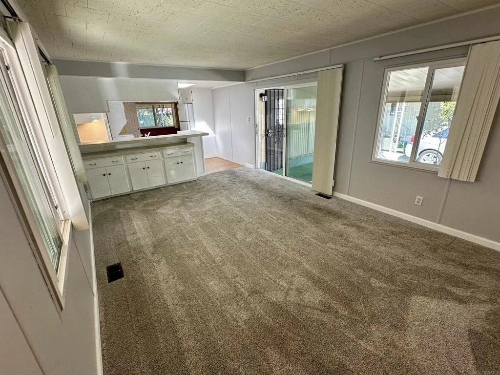 https://cdn.realtyfeed.com/cdn/127/306516682/8d6c08b353f238fb711987ea2c7e56a4.webp
