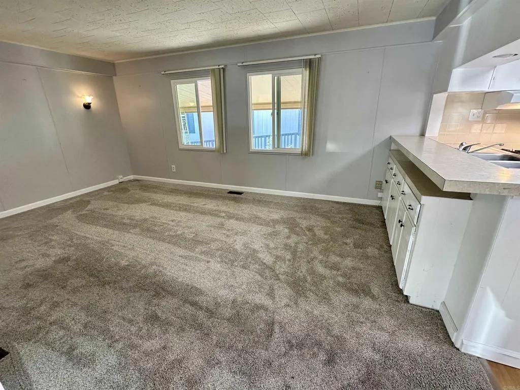 https://cdn.realtyfeed.com/cdn/127/306516682/a04da473d6e8c3a86ac558fcf87cb216.webp