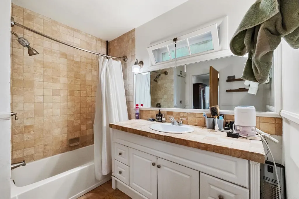 https://cdn.realtyfeed.com/cdn/127/306516712/4f11730f9e9f1ac440767d3e4d59c3ff.webp