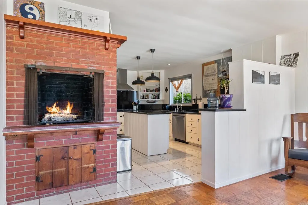 https://cdn.realtyfeed.com/cdn/127/306516712/5c8bc6de7353532f8585abc345cdab48.webp