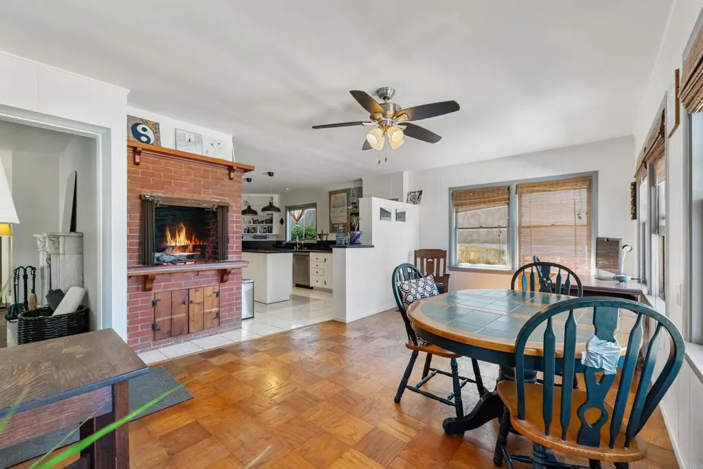 https://cdn.realtyfeed.com/cdn/127/306516712/7879f8d88c3a8e3624172824ee71446a.webp