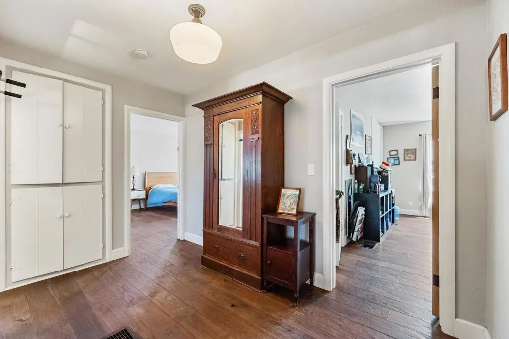 https://cdn.realtyfeed.com/cdn/127/306516712/d52d633c13605f798165cd7cfbfb174f.webp