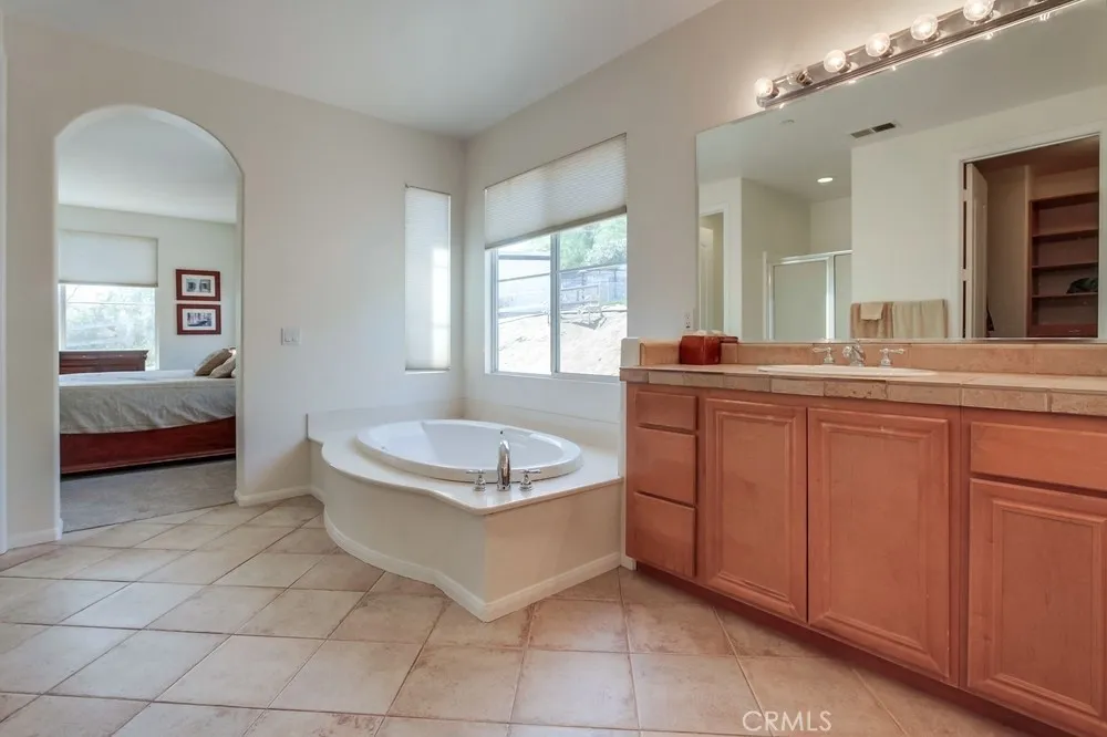https://cdn.realtyfeed.com/cdn/127/306516925/37c6d634e7f115e722613bf6bd7bafa0.webp