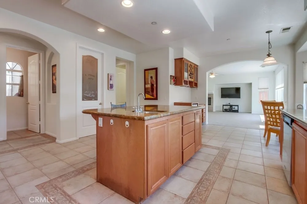 https://cdn.realtyfeed.com/cdn/127/306516925/b351783254f41debcfb0bf62dc925fcf.webp