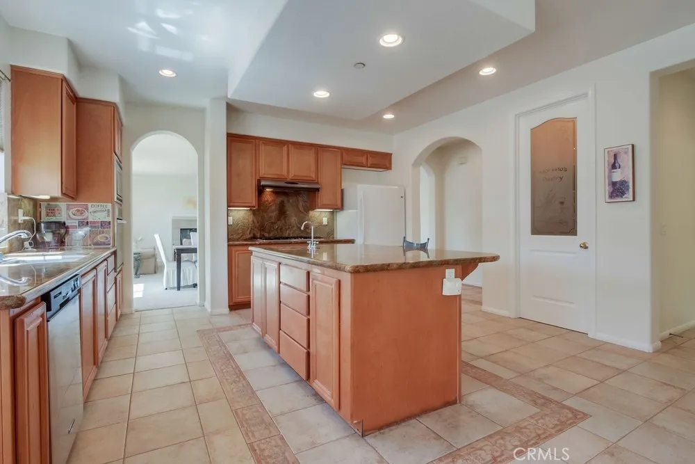 https://cdn.realtyfeed.com/cdn/127/306516925/bc7200cc0bcb05b0cee6feb0c9f58fe1.webp