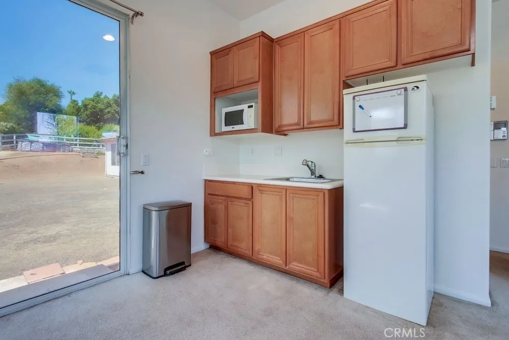 https://cdn.realtyfeed.com/cdn/127/306516925/dffca8e59303c595c4995ba0854240b7.webp
