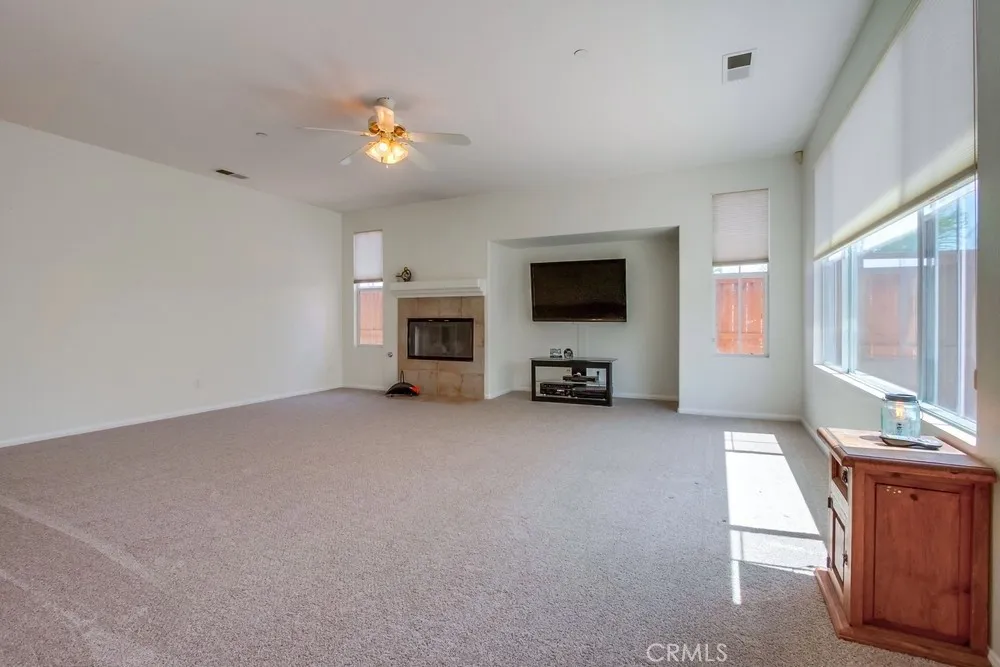 https://cdn.realtyfeed.com/cdn/127/306516925/f097f85eb345b394f6c14cf4b7baac8f.webp