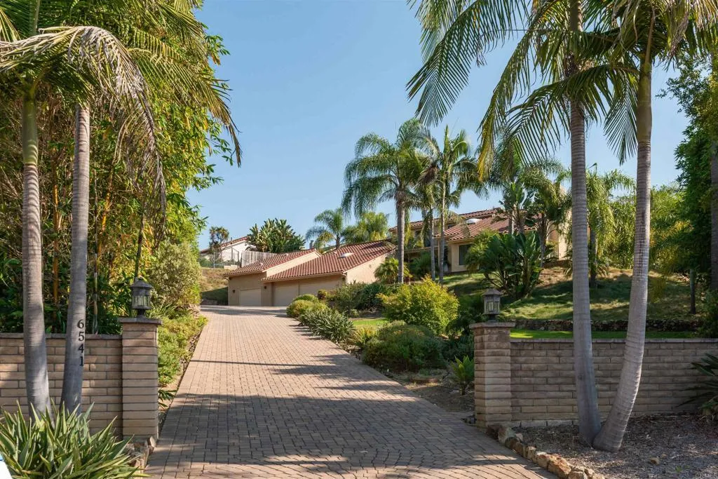 https://cdn.realtyfeed.com/cdn/127/306516928/2dc6c2f5b26f3dd07c9e4e2925844add.webp