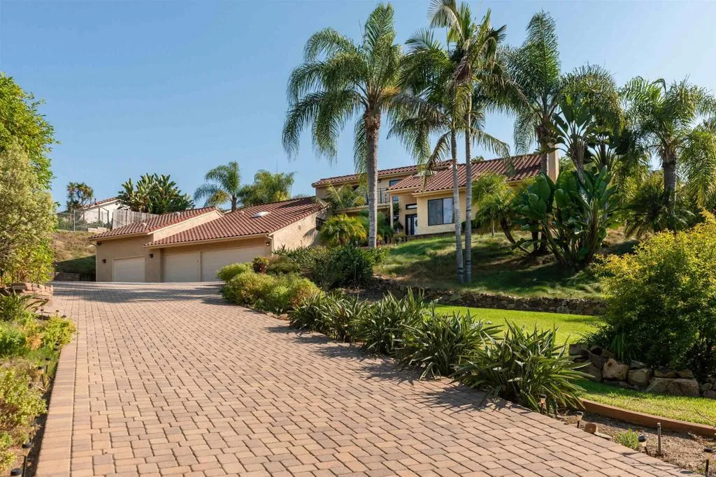 https://cdn.realtyfeed.com/cdn/127/306516928/bb01d11ffc5669d0c400e617ff6b5b87.webp
