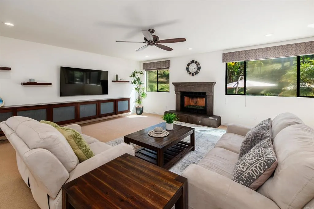 https://cdn.realtyfeed.com/cdn/127/306516928/da739adbd4ea6e016727df46accc0787.webp