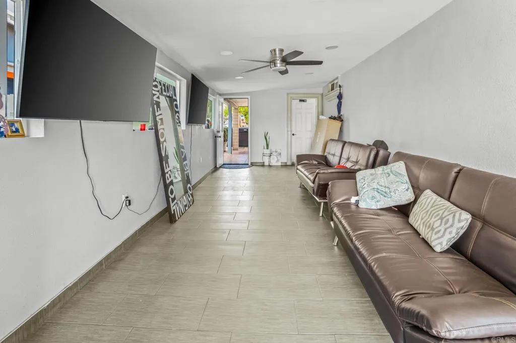 https://cdn.realtyfeed.com/cdn/127/306517094/59267d9ec6f136d0f85de1d34ba3484c.webp