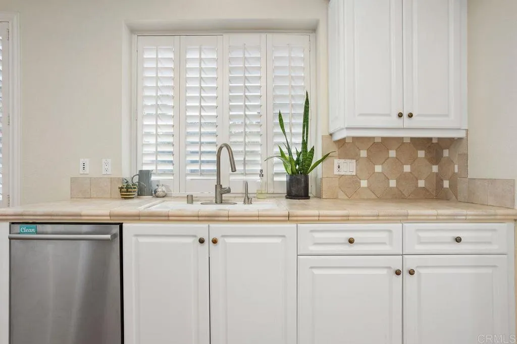 https://cdn.realtyfeed.com/cdn/127/306517117/524873fccc28d12f1005caee8d36b7bf.webp