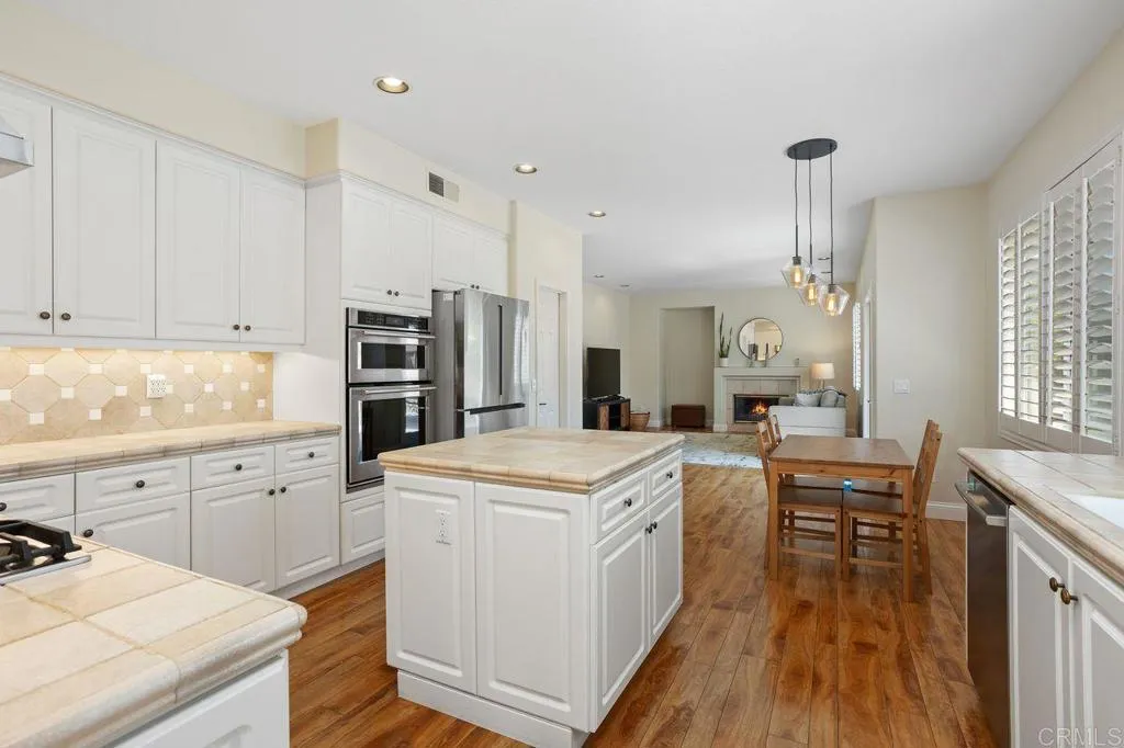 https://cdn.realtyfeed.com/cdn/127/306517117/d54903f1279d22f65e6dfcd66e7197e5.webp