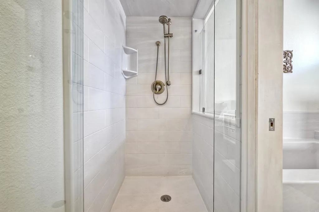 https://cdn.realtyfeed.com/cdn/127/306517190/37b39ad4de0ce3e1a7fbc43b3f1e4040.webp