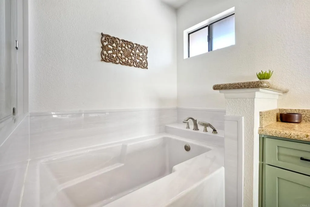 https://cdn.realtyfeed.com/cdn/127/306517190/f1588b955b18e5d3bbeafdcb76884446.webp