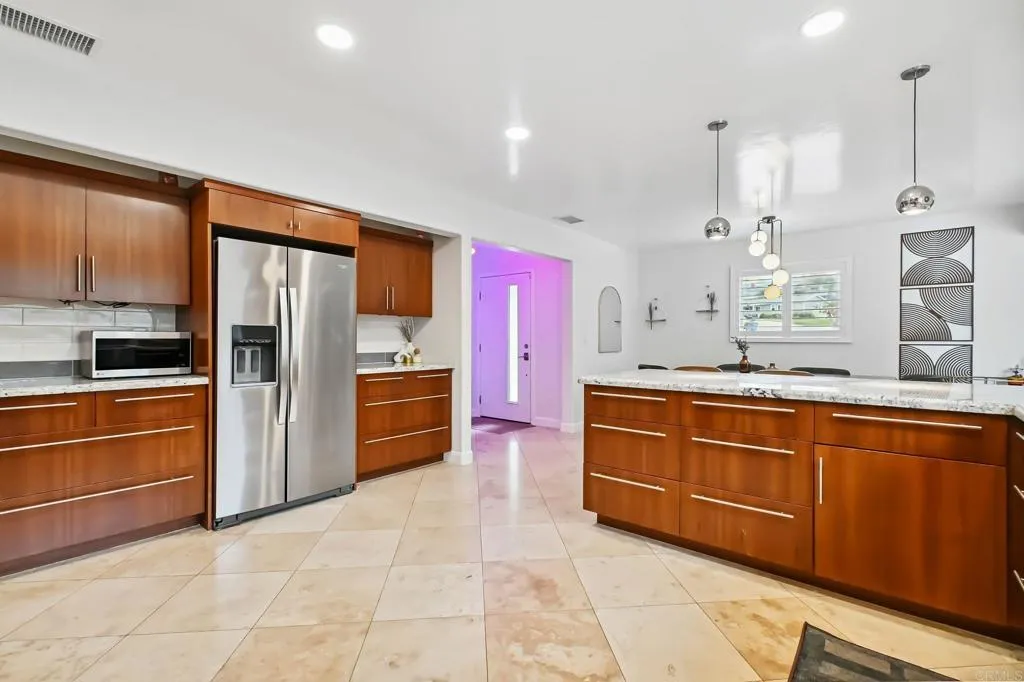 https://cdn.realtyfeed.com/cdn/127/306517195/3d829c69d4e23d9203b169bc884b94ca.webp